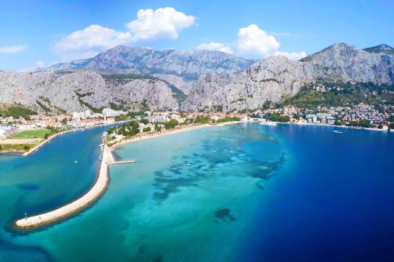 Seaview Ivana Celina