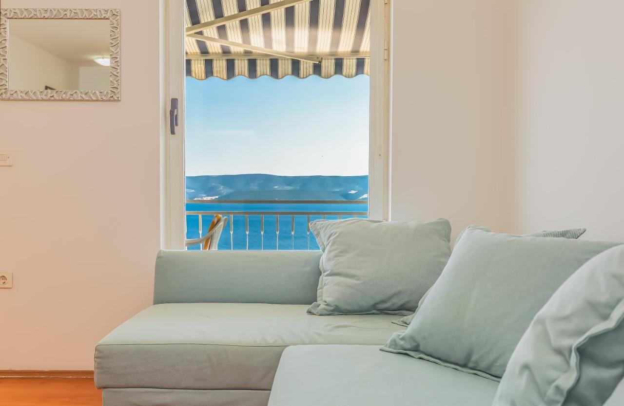 Seaview Ivana Celina